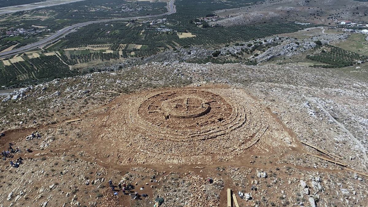 Archaeologists in Greece Unearth Ancient Building Near Proposed Airport