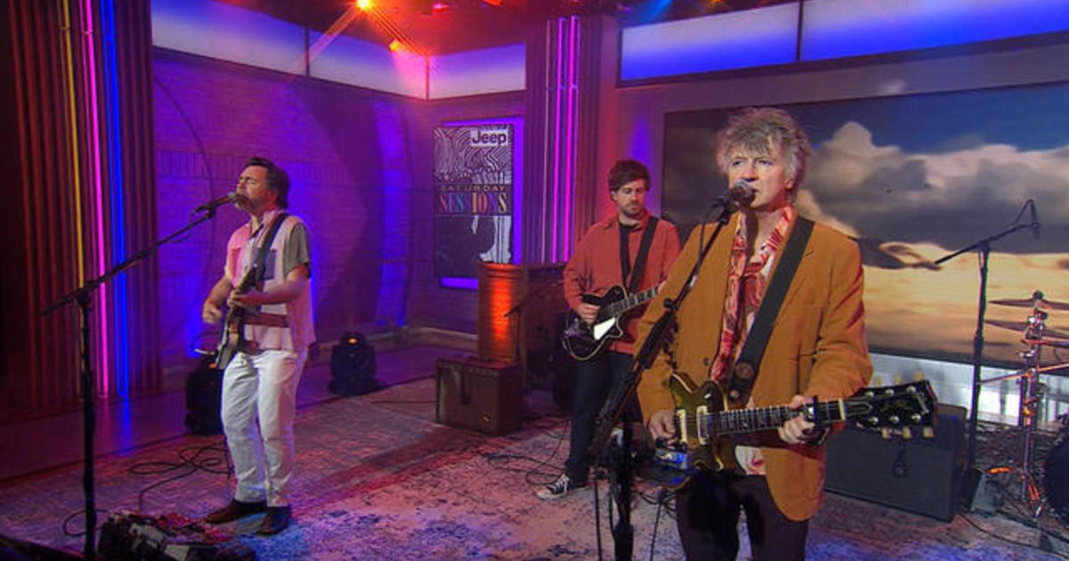 Saturday Sessions: Crowded House Performs 'The Howl'